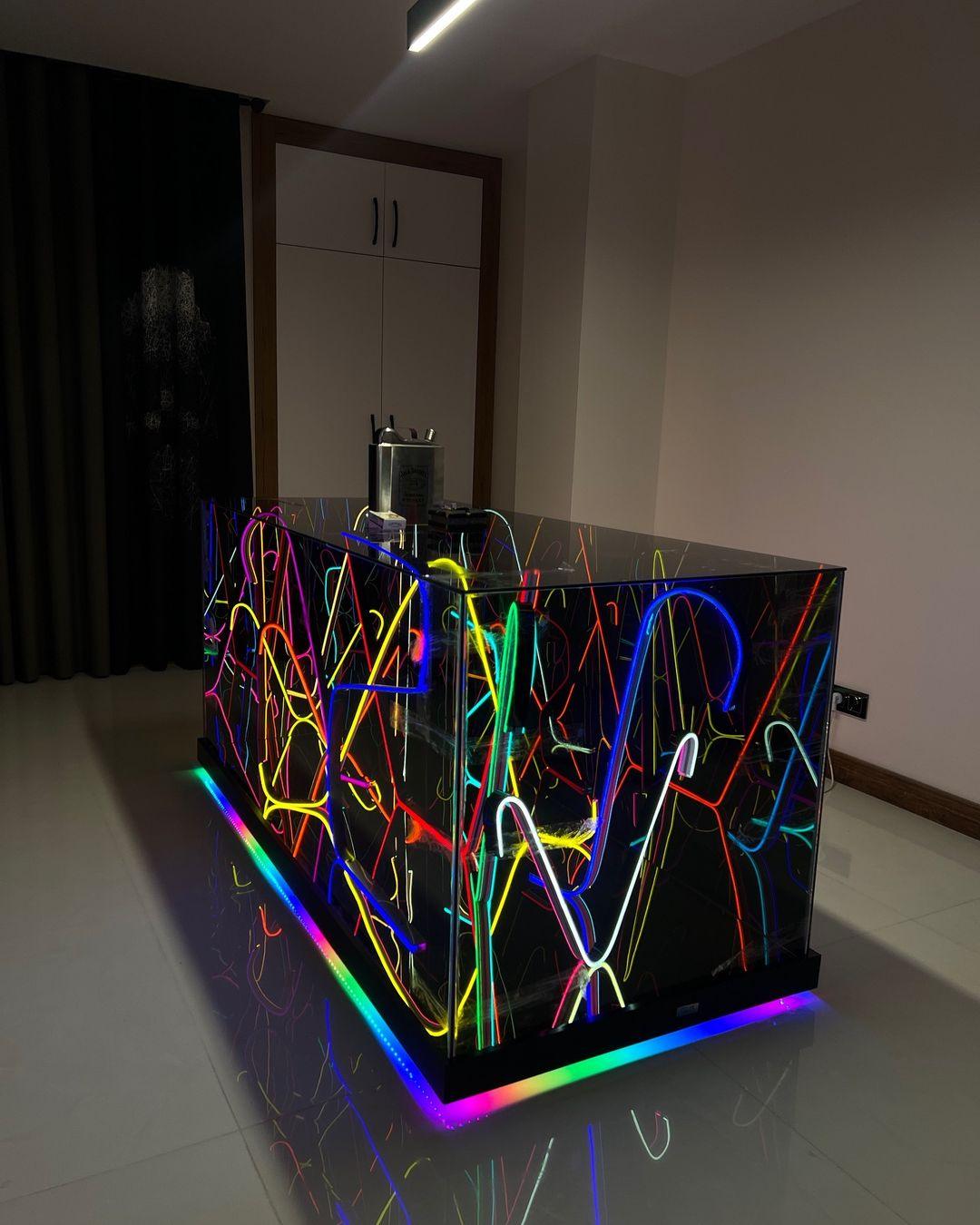 Neon Sehpa