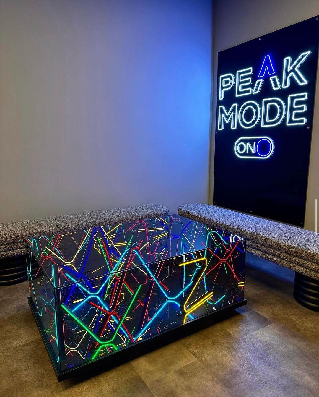 Neon Sehpa